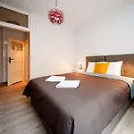 Very Berry - Maratonska 3 - Business Apartment, Garden, Check In 24H